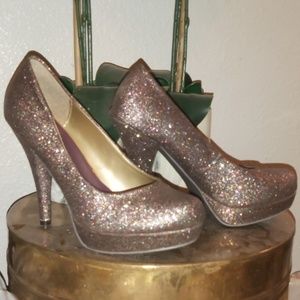 Multicolored sparkling pumps
